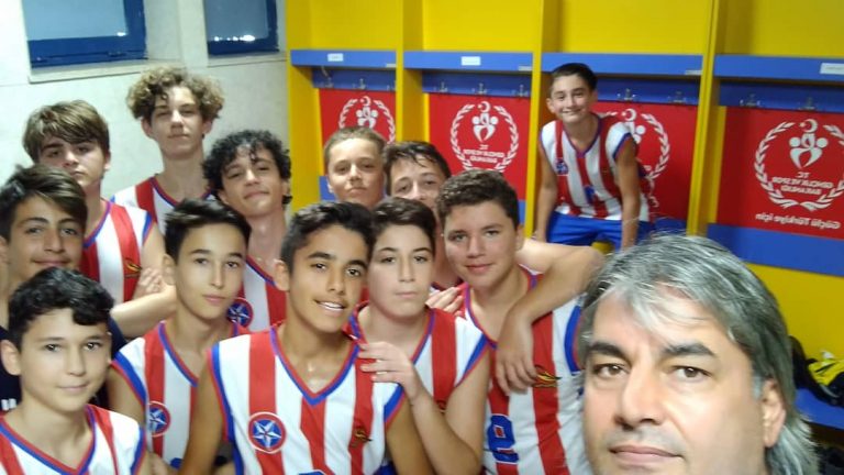 Galibiyet sonrası pozu