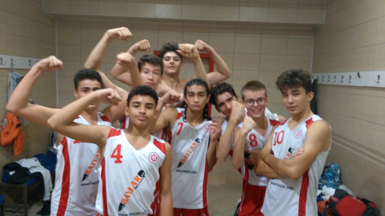 Galibiyet sonrası pozu